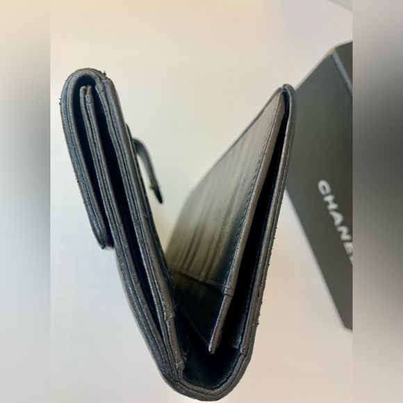 Chanel Camellia Accent Black Leather Wallet. Box & Authenticity Card included. - Picture 6 of 14